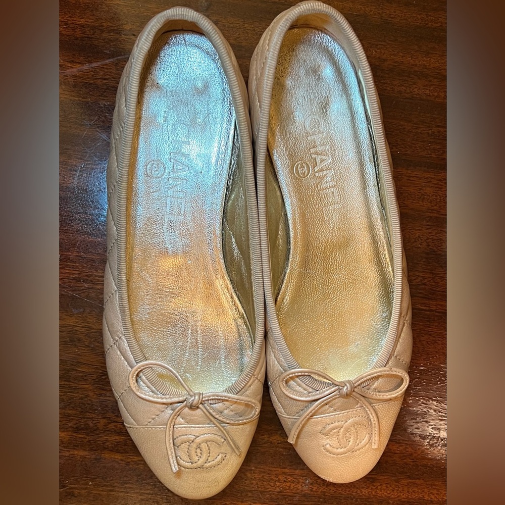 Chanel interlocking CC Bow Accent Ballet Flats in gold